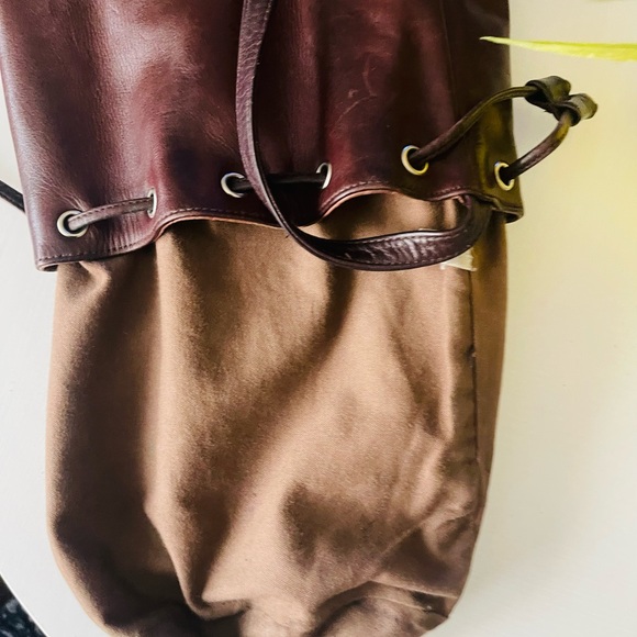 Vintage G H Bass Co Soft LEATHER. Pull string style bag👛excellent condition - Picture 3 of 4